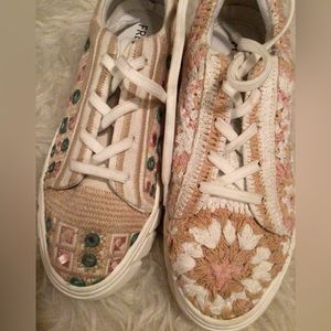 NEW! Free People ** mismatch catch me if you can sneakers !